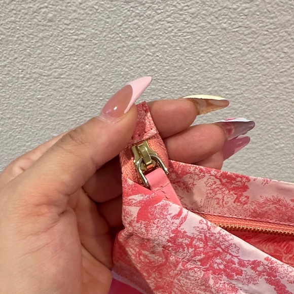 Dior Pink Travel Bag - Picture 5 of 7